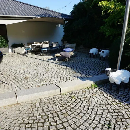 Prázdninový dům Grosszuegiges Haus Mit Traumhafter Gartenanlage By Interhome