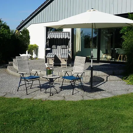 Prázdninový dům Grosszuegiges Haus Mit Traumhafter Gartenanlage By Interhome *